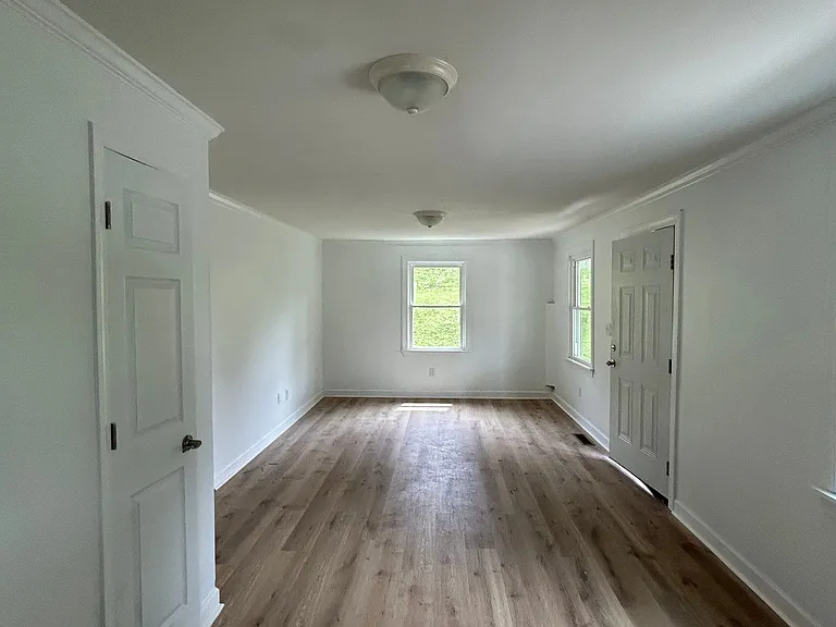1569 Valley Dr — Photo 5