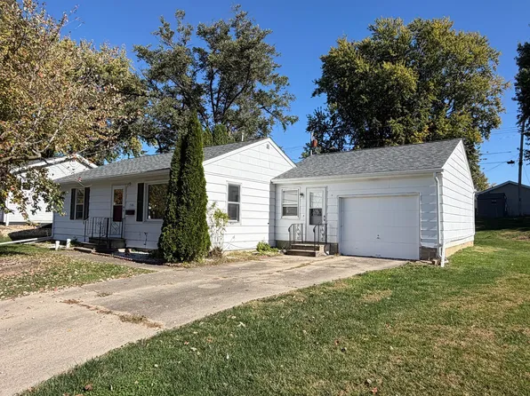706 E 24th St S, Newton, IA 50208