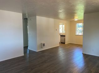 175 SW Kalmia St APT 4, Junction City, OR