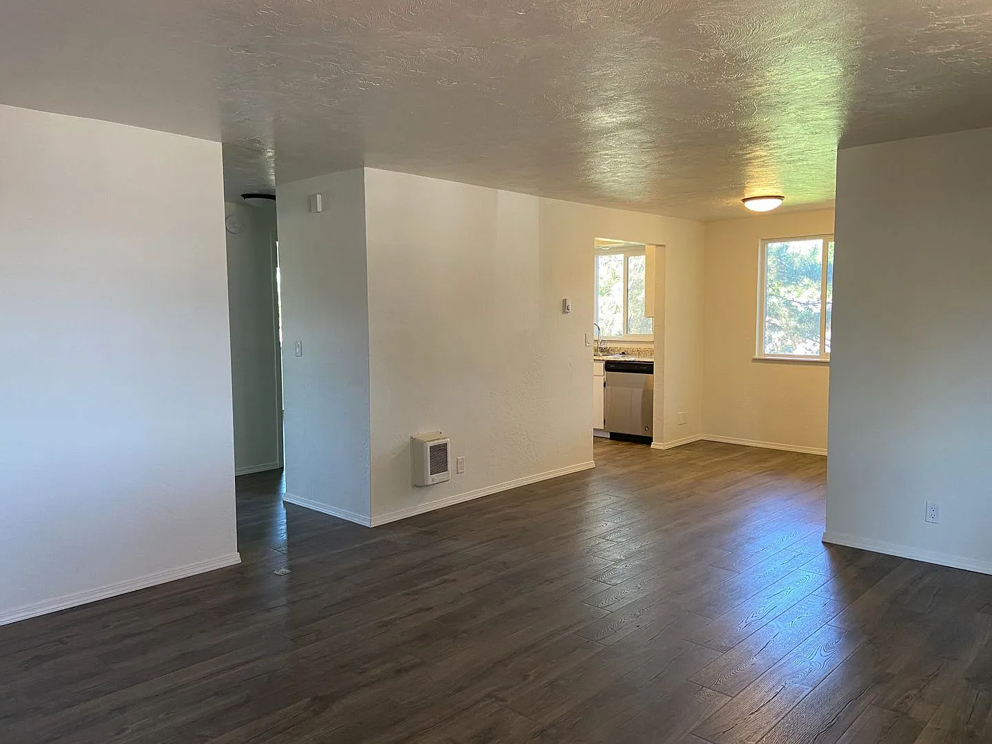 175 SW Kalmia St APT 4 photo 1