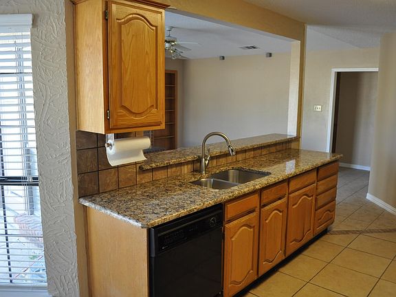 3rd image of 2906 Kingswood Dr