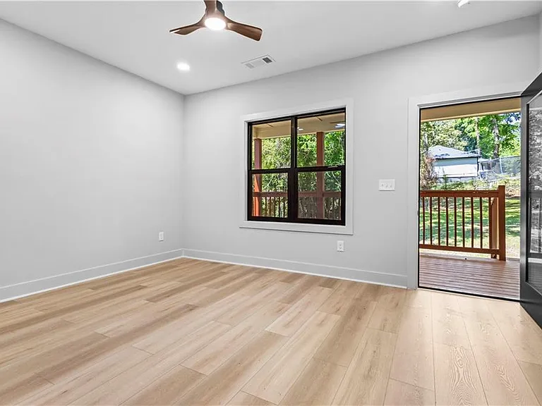 646 Robert St NW — Photo 13