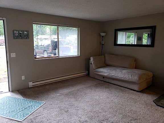 3rd image of 7011 Tolmie Ct NE