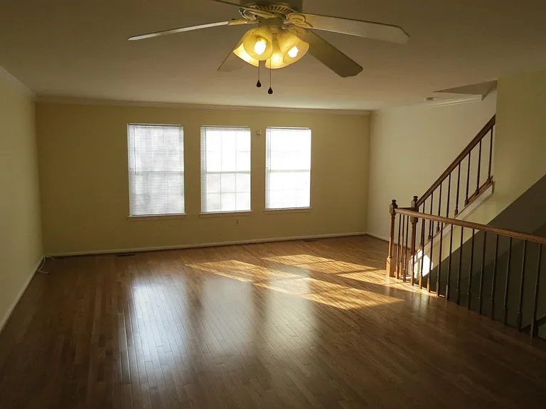 2208 Wimbledon Cir — Photo 12