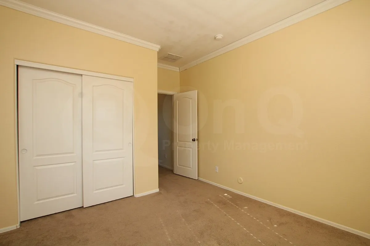 5 bed, 3.0 bath, 3261 sqft, $3,395 — Photo 4