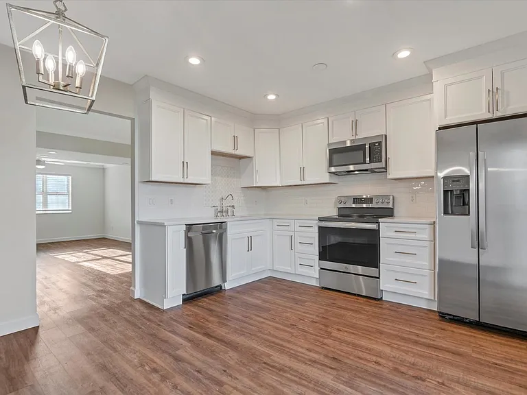 9083 W Swan Cir — Photo 1