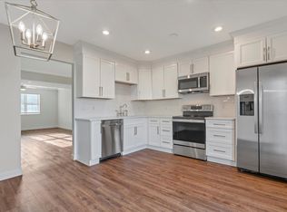 9083 W Swan Cir, Saint Louis, MO 63144