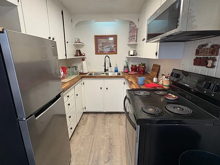514 Avenue D — Photo 4