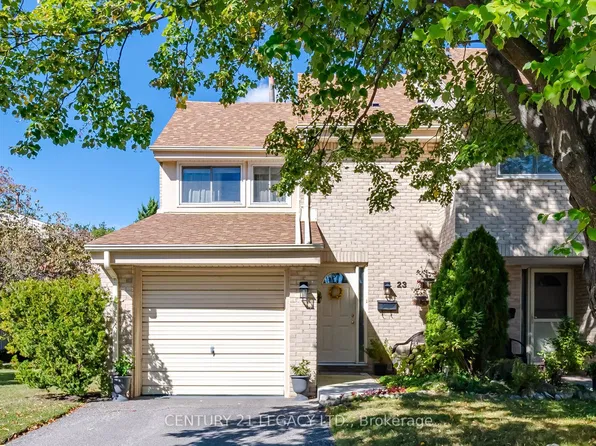 4171 Glen Erin Dr #23, Mississauga, ON L5L 2G3