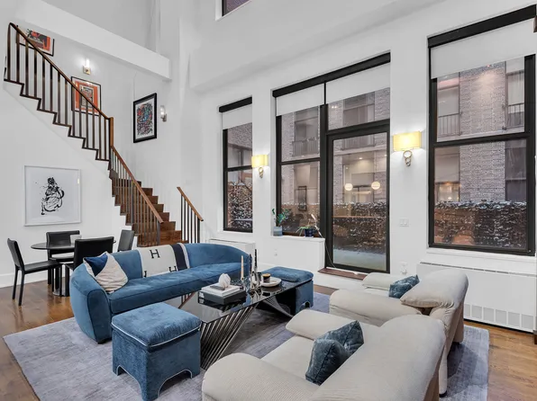 260 Park Avenue South image 2 of 18