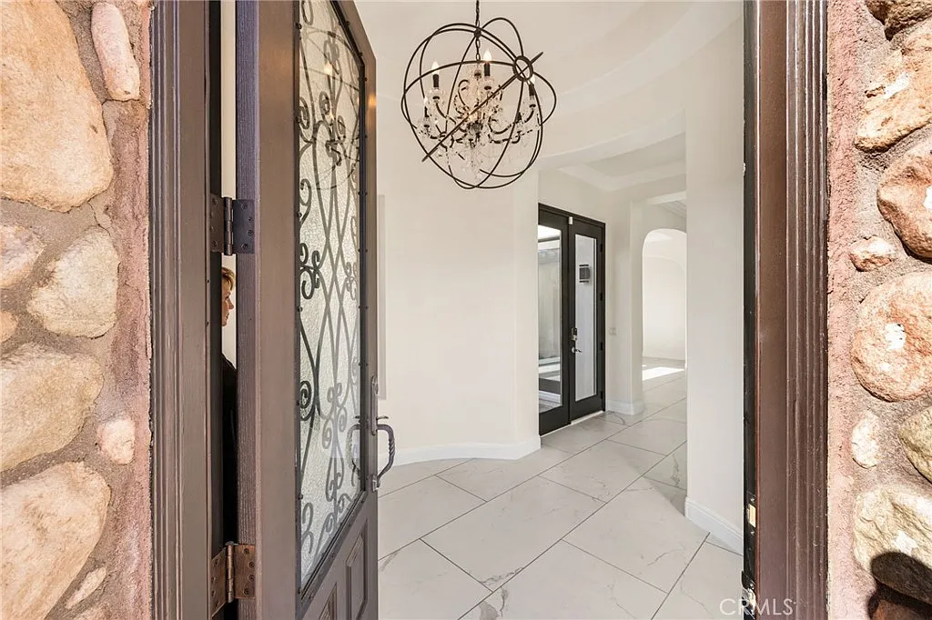 4 bed, 5.5 bath, 4755 sqft, $9,500 — Photo 4