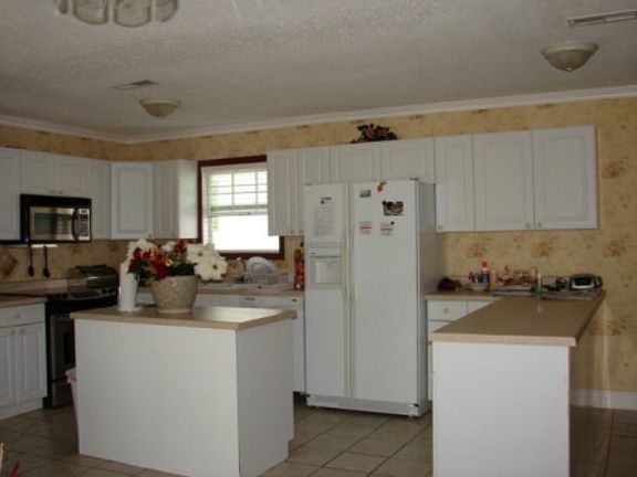 4th image of 330 Meadow Creek Dr