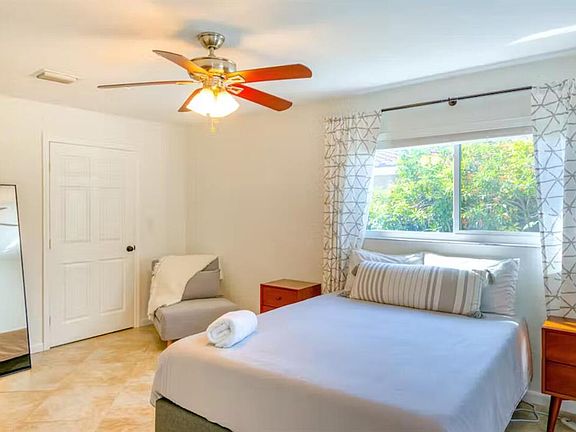 5th image of 705 NE 24th Ave #705