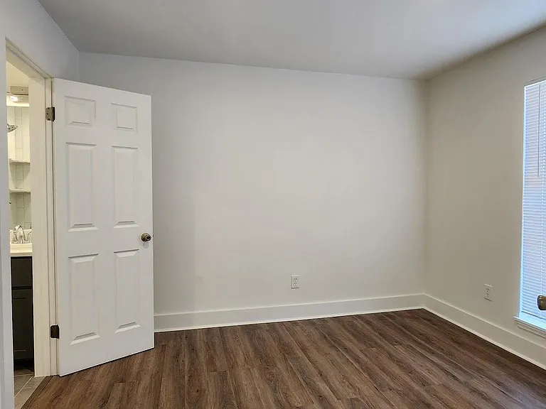 1113 N Shackleford Rd — Photo 24