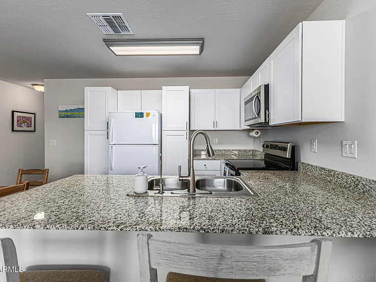 118 W Dewey Ave — Photo 9