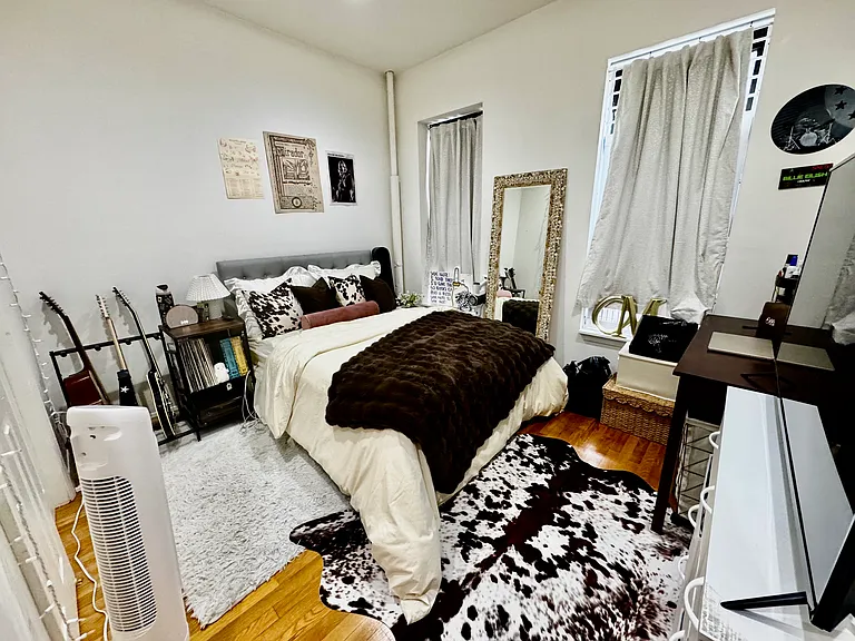 435 E 75th St #13 — Photo 1