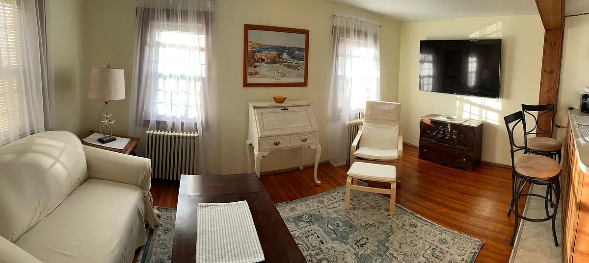 Living room - 28 Byrnes St #1