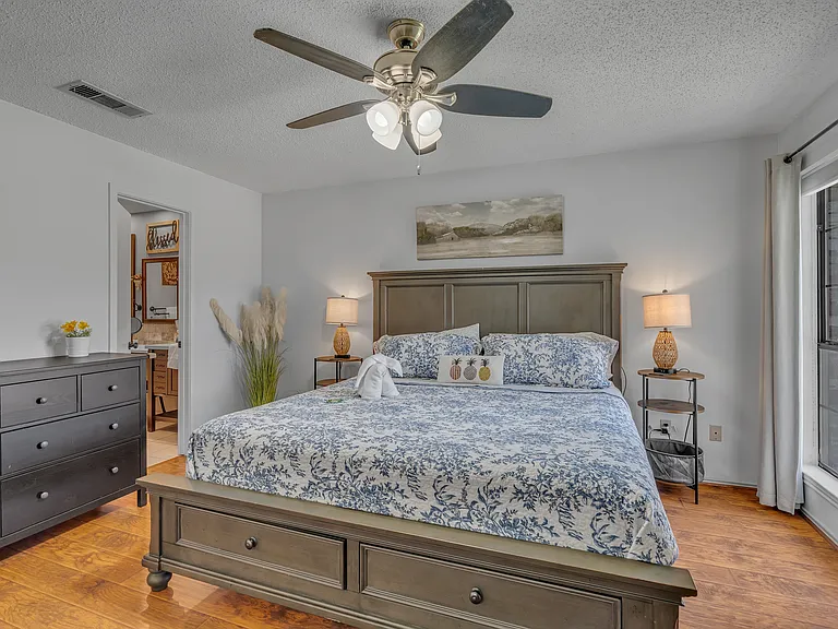 3808 Beaumont Ln — Photo 2