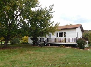 37002 Sand Burr Ln, Prairie Du Chien, WI 53821