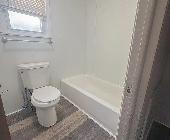 79 Martha Ave — Photo 4