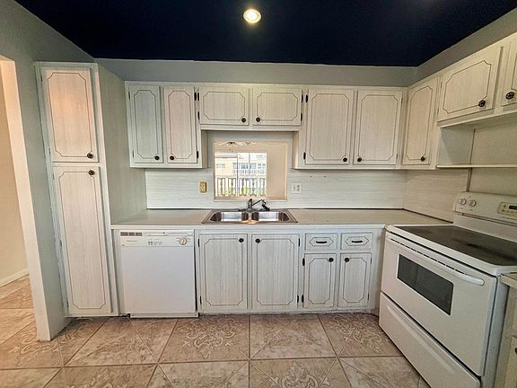 4th image of 232 NE 12th Avenue #501