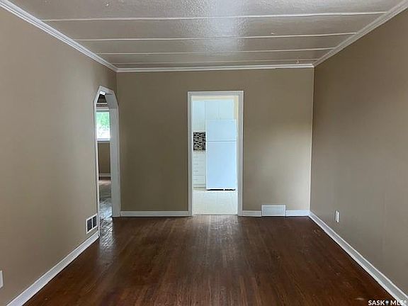 5th image of 1227 Wascana St