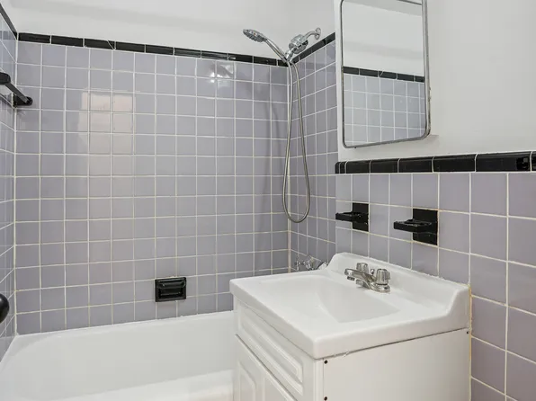 225 East 46th Street image 4 of 8