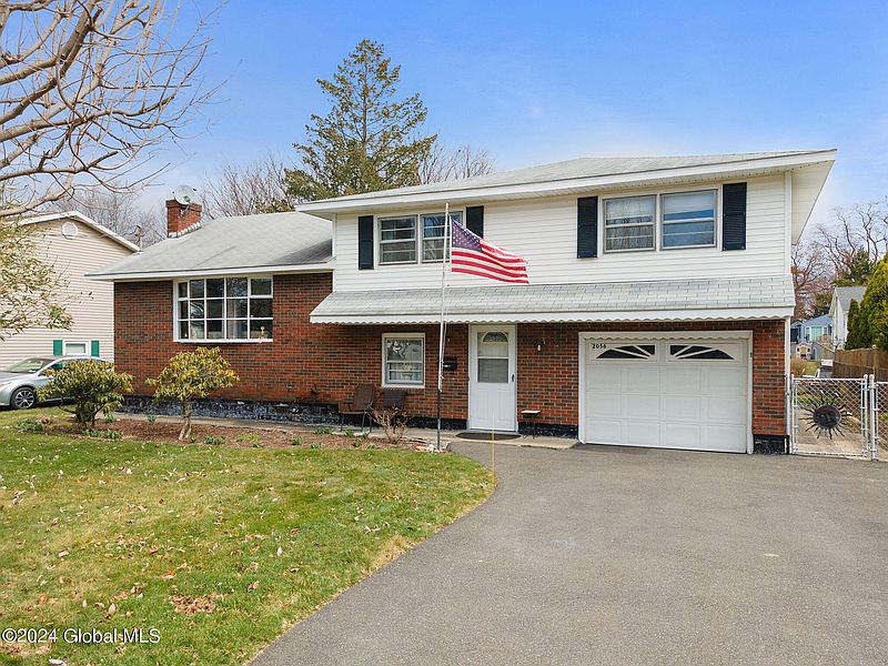 3rd image of 2056 Rensselaer Avenue