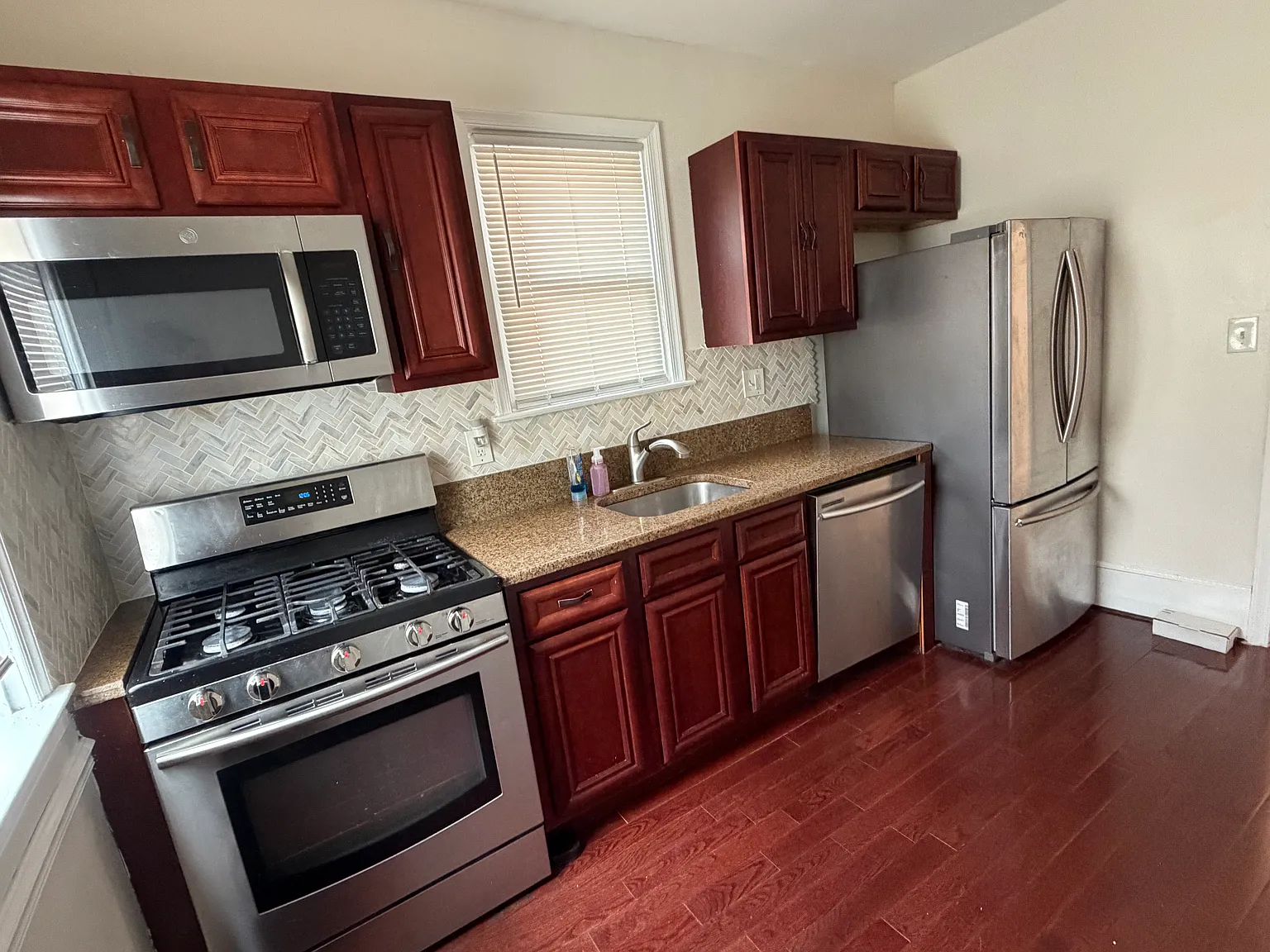 3 bed, 1770 sqft, $2,100 — Photo 2