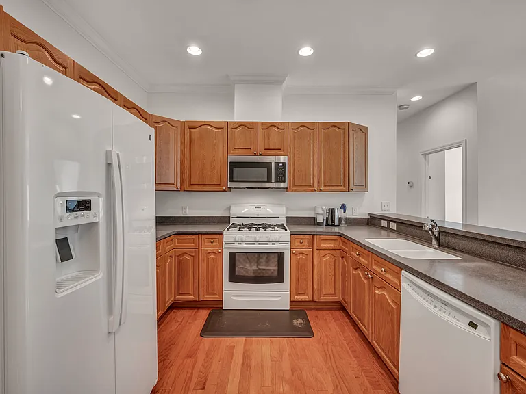 1 King Philip Dr #207 — Photo 7