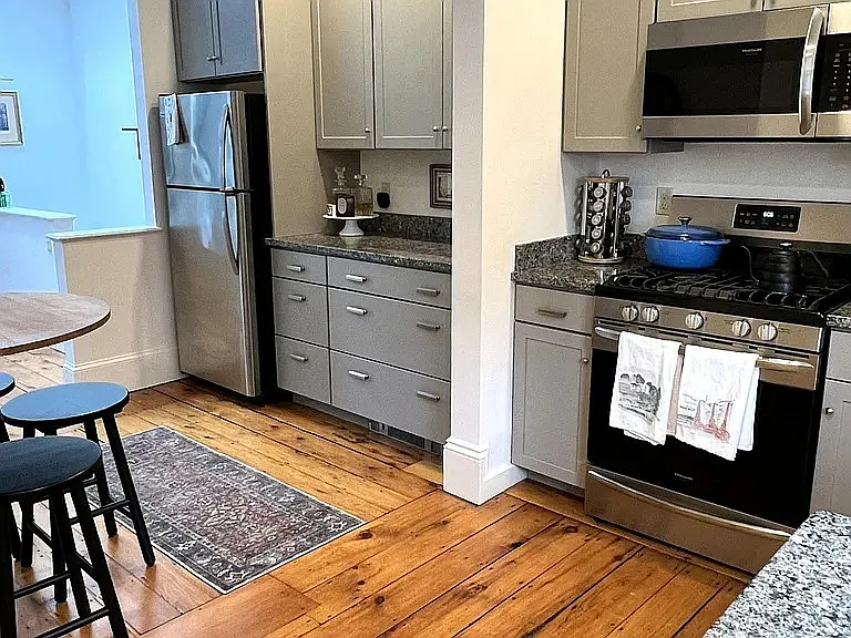 386 Essex St #5 — Photo 4