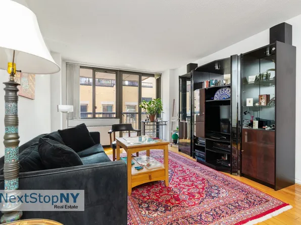300 East 54th Street 6C image 1 of 7