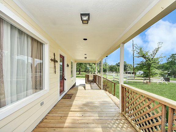 4th image of 15443 W Loop Dr