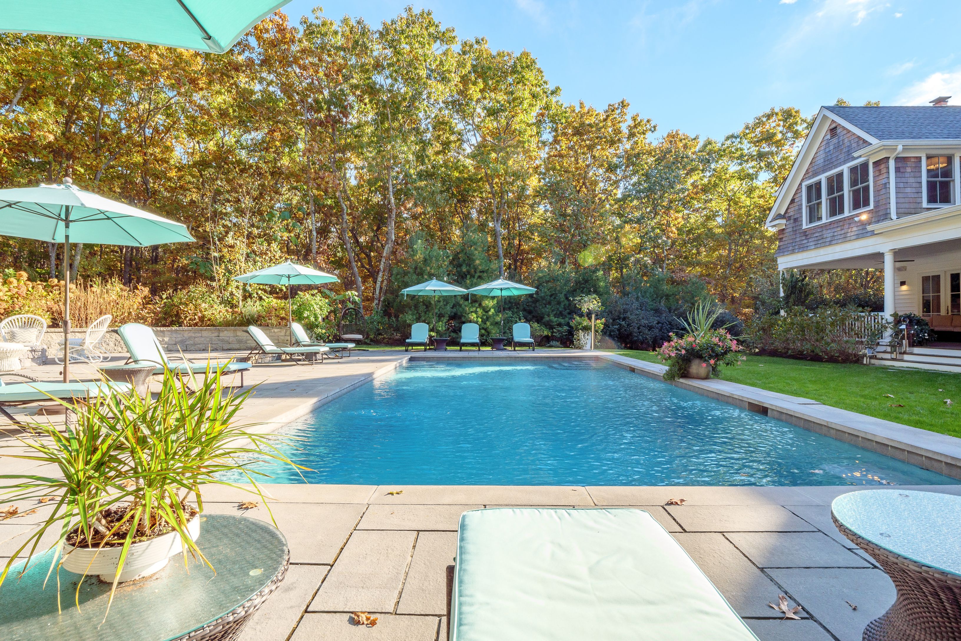 24 Cove Neck Ln, Southampton, NY 11968 Out East