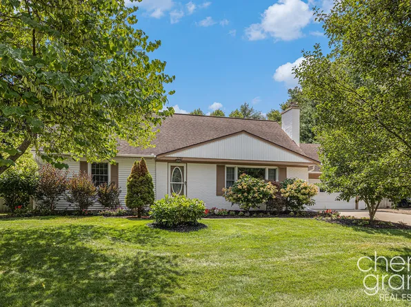 3258 Sunnyhill St NE, Rockford, MI 49341