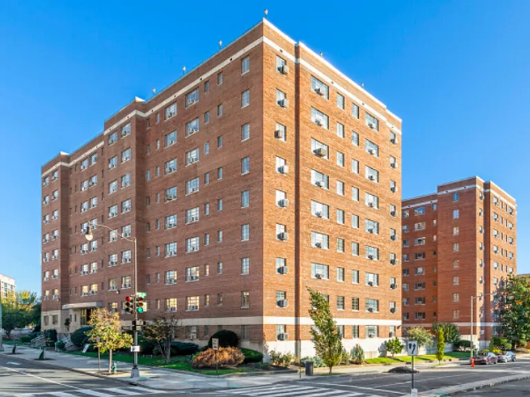 State House Apartments — Photo 9