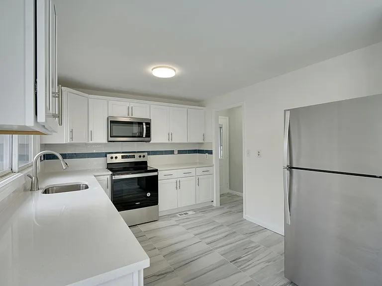 13 Swain Ave — Photo 9
