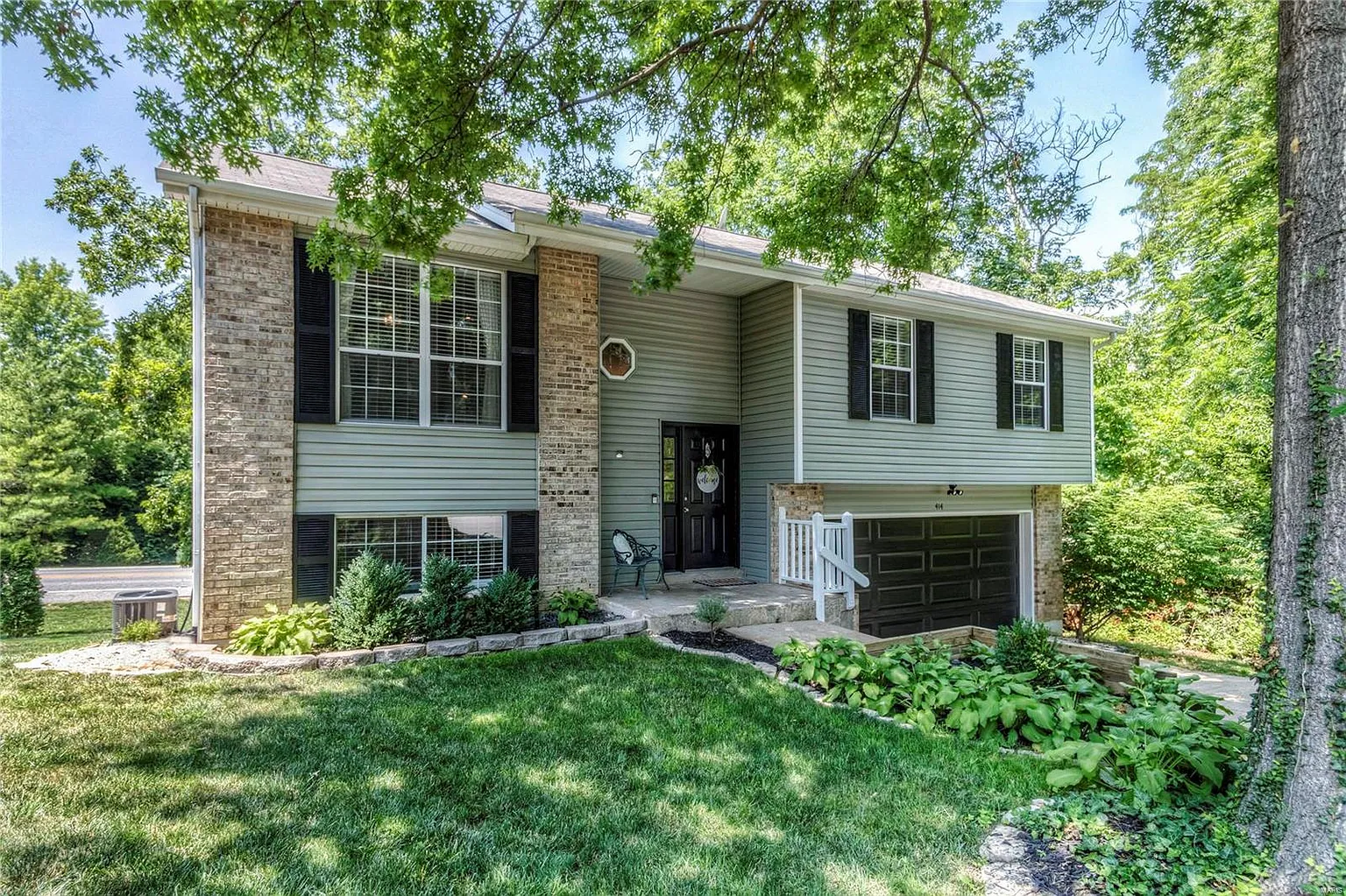 414 Oak Hill Dr photo 1