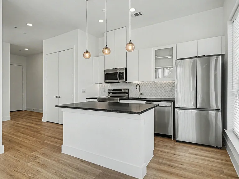 2217 N Fitzhugh Ave #207 — Photo 16