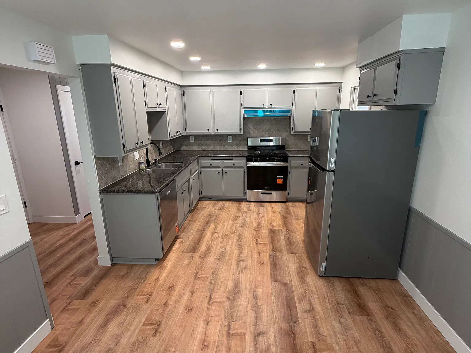 2 bed, 1200 sqft, $2,350 — Photo 2