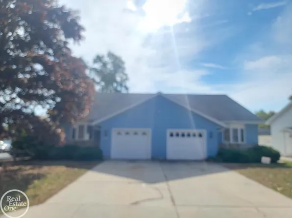 1424 Hazelwood Ln, Port Huron, MI 48060