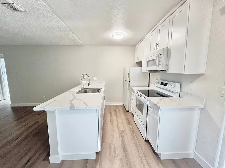 5632 Cypress Avenue — Photo 10