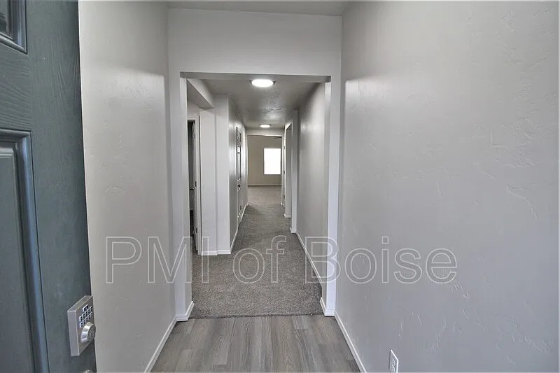 3 bed, 2.0 bath, 1699 sqft, $2,195 — Photo 4