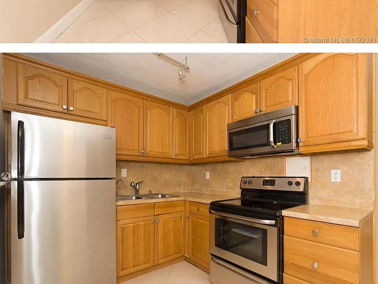427 Santander Ave #302 — Photo 4