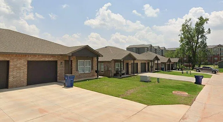 414 Lisa Cir — Photo 4