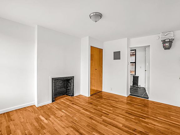 5th image of 18 Cornelia St APT 15