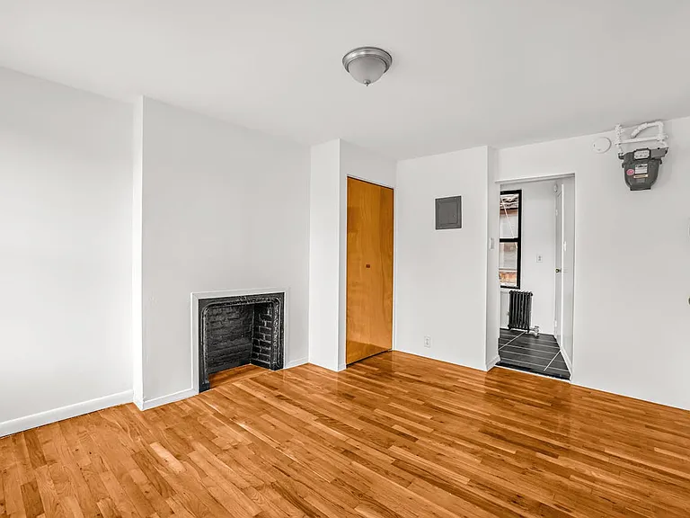 18 Cornelia St #15 — Photo 5