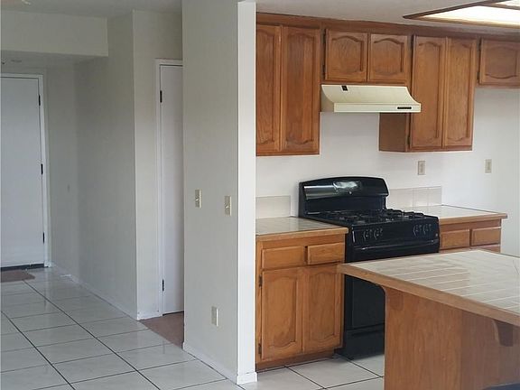 5th image of 17045 Cambria Ave