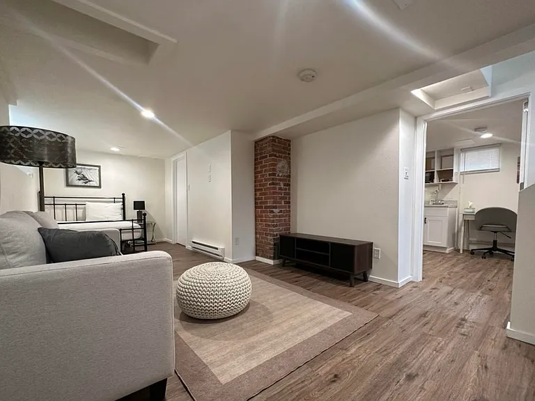 315 W 8th St — Photo 18