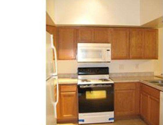 3rd image of 4701 Claremont Ct